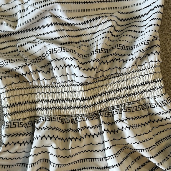 BEBE SMOCKED WAIST HALTER WHITE/BLACK  JUMPSUIT SIZE S - Picture 8 of 12